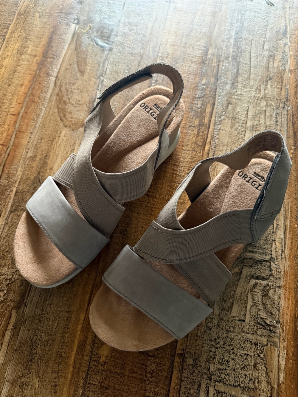 Earth Origins “Carren Wedge” sandals gray w/ molded footbed new / mint stylish